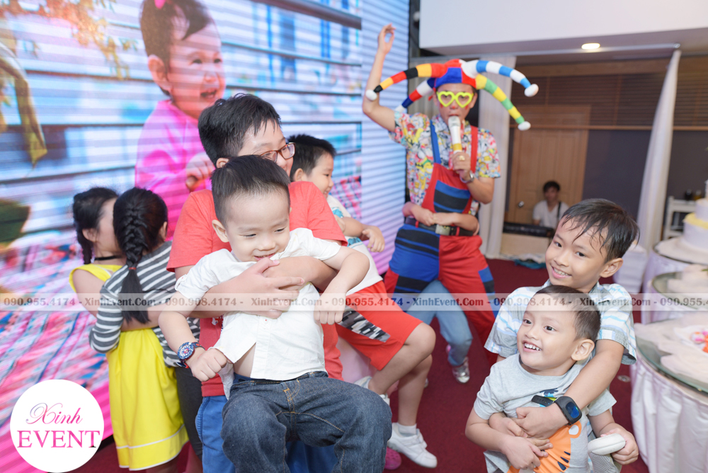 Dịch vụ chú hề MC hoạt náo tại Xinh Event cho các buổi tiệc thôi nôi