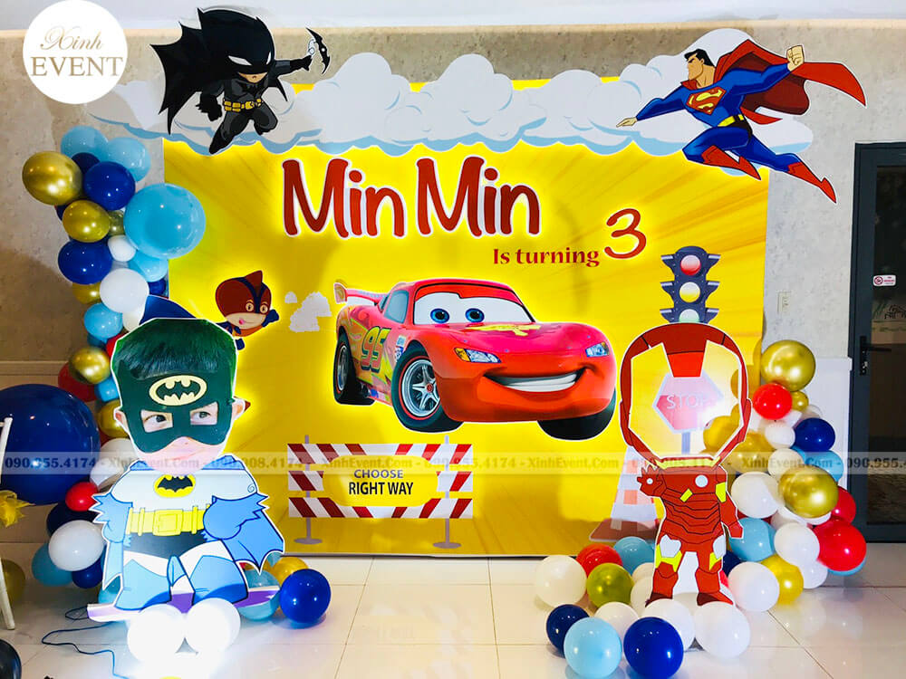 Backdrop sinh nhật cho bé trai 3D với thiết kế siêu anh hùng