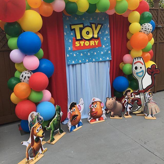 Backdrop trang trí sinh nhật cùng phụ kiện đi kèm chủ đề Toy Story XV297