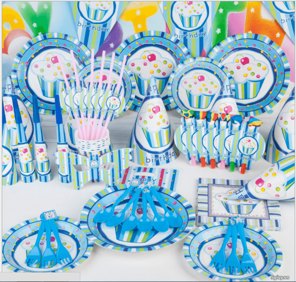 Mua gì để tổ chức sinh nhật cho bé nên mua Set phụ kiện cho sinh nhật bé nếu hướng đến bữa tiệc đơn giản