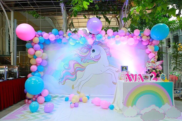 Sân khấu trang trí tiệc sinh nhật chủ đề Unicorn dễ thương