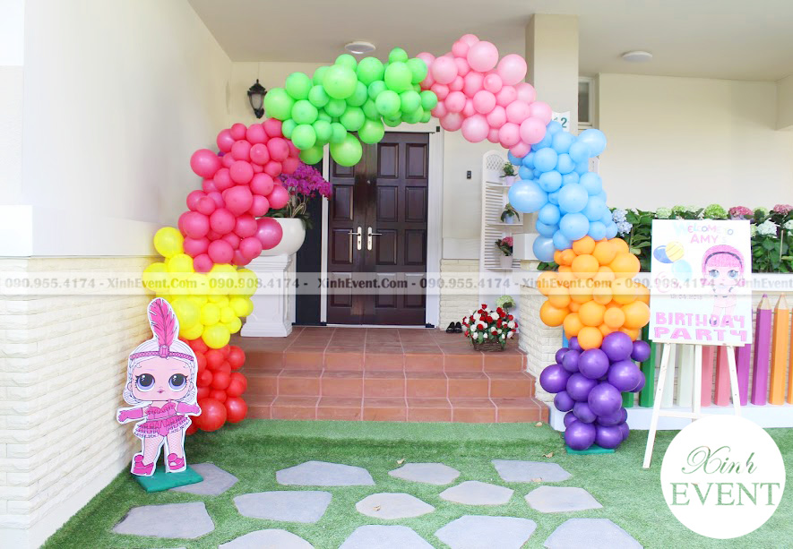 Cổng chào sinh nhật đượcc làm từ các bong bóng Thái Lan