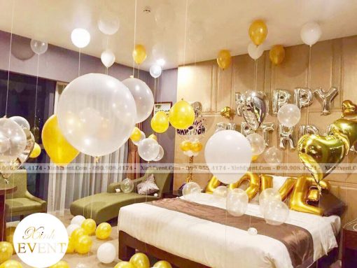 Bóng bay sinh nhật trang trí tại phòng ngủ - khách sạn XV131