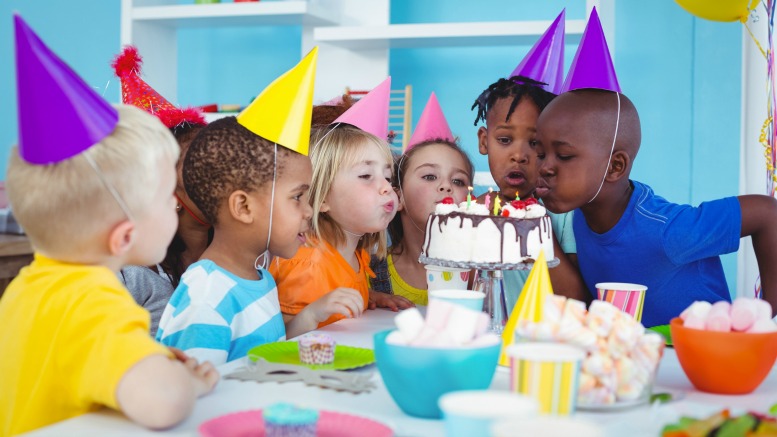 Cách tổ chức sinh nhật cho bé ở lớp sao cho ấn tượng