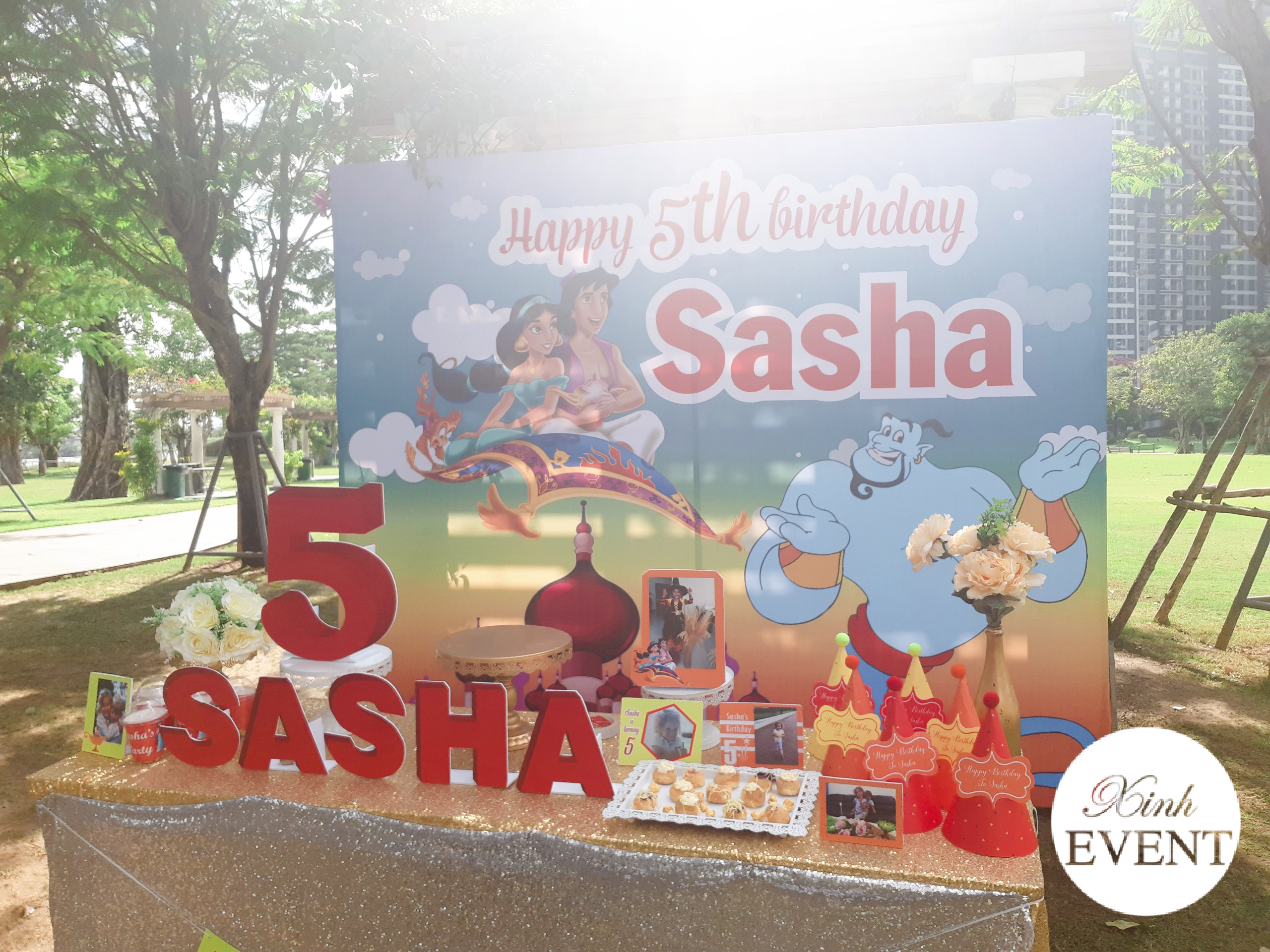 Trang trí bàn quà sinh nhật bé Sasha với chủ đề Aladin