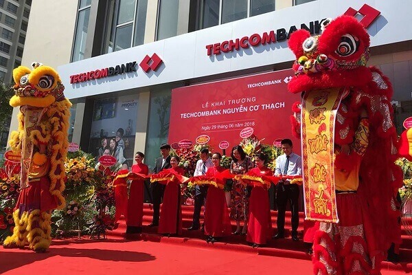 Backdrop khai trương TECHCOMBANK ấn tượng