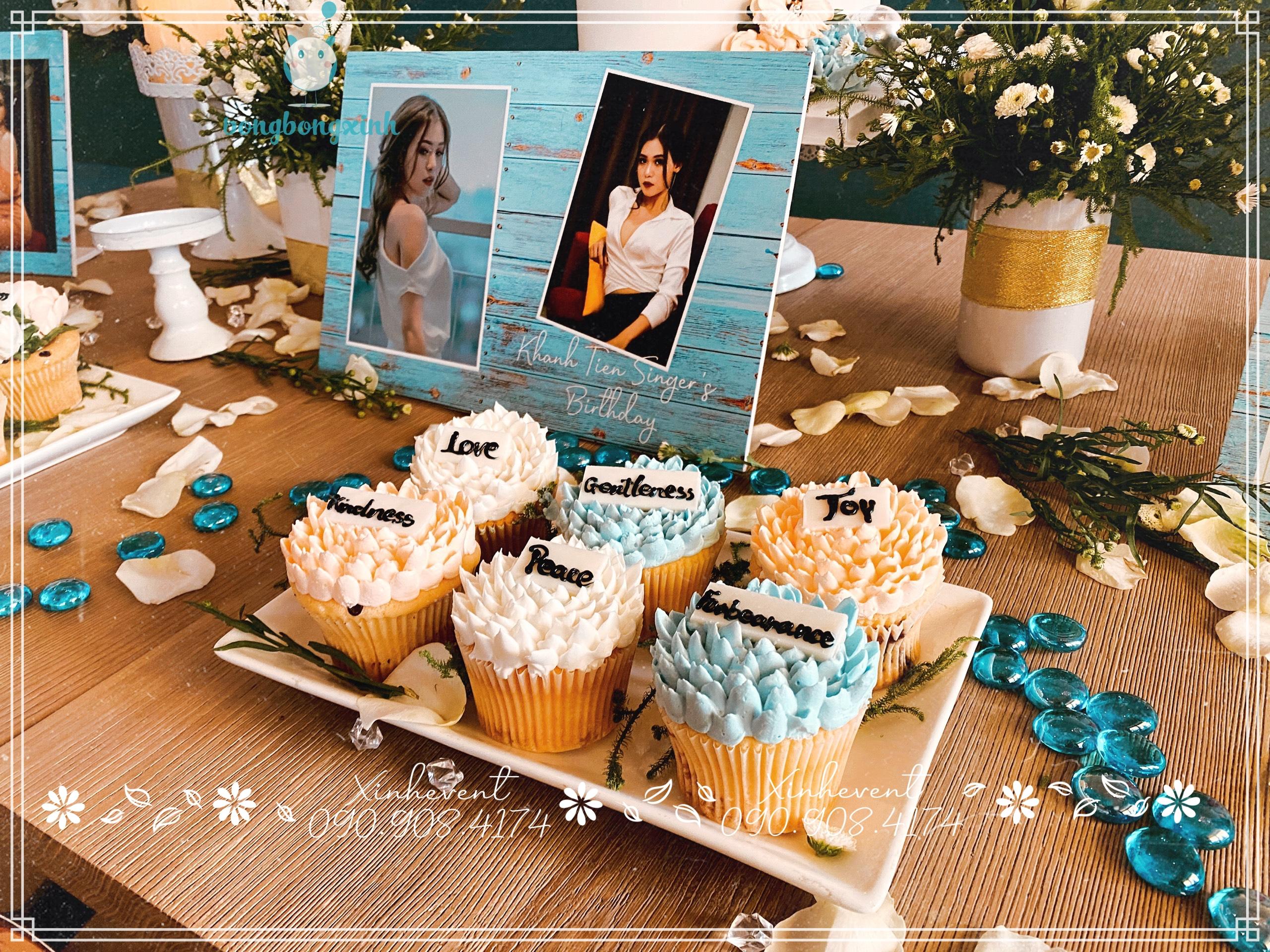 Những chiếc bánh cupcake dễ thương trang trí sinh nhật ca sĩ Khánh Tiên