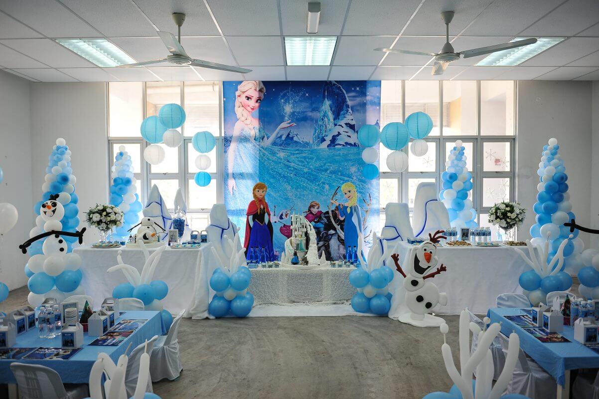 Không gian thật sự tuyệt vời khi trang trí sinh nhật chủ đề Elsa