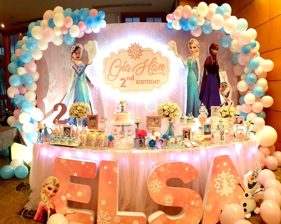 Trang trí sinh nhật chủ đề Elsa tuyệt đẹp